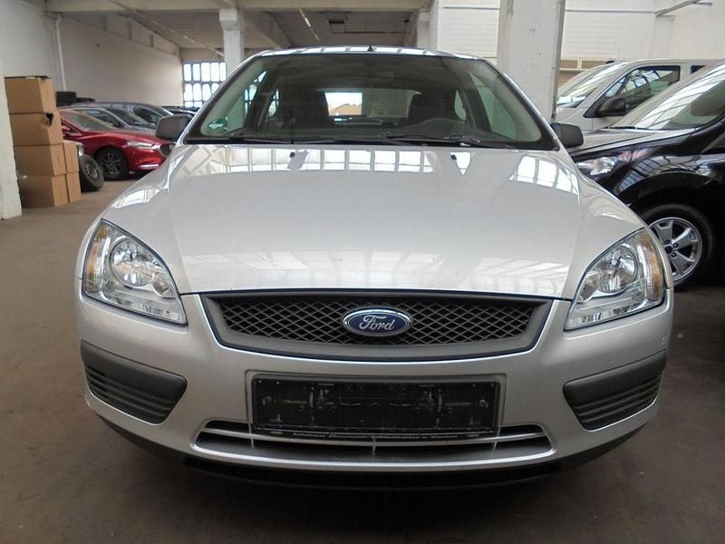 Gebraucht Ford Focus Trend 101 PS (74 kW) 2006 Silber Limousine