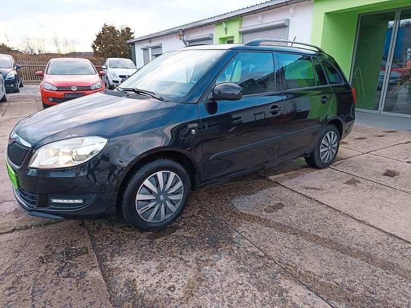 Schwarz Gebraucht 2012 Skoda Fabia Family Kombi | 6.700 € (Fairer Preis) - Bild 1/4