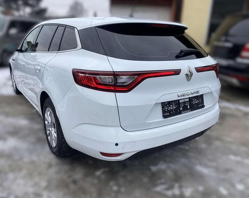 Gebraucht Renault Mégane GrandTour Life 116 PS (85 kW) 2019 Gletscherweiss Kombi