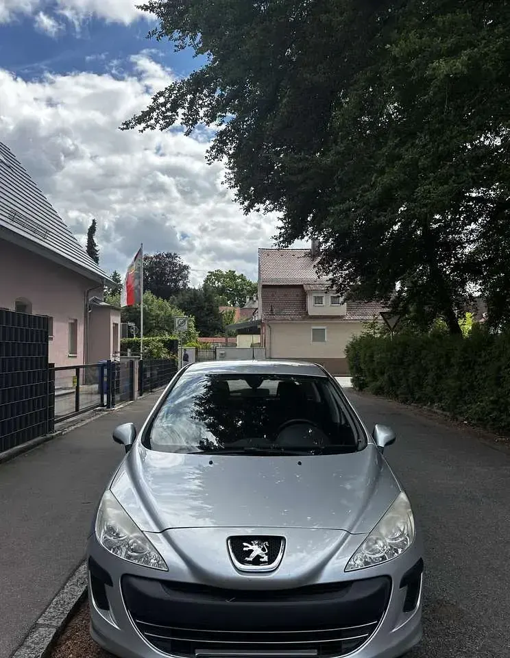 Gebraucht Peugeot 308 Tendance 95 PS (69 kW) 2009 Limousine