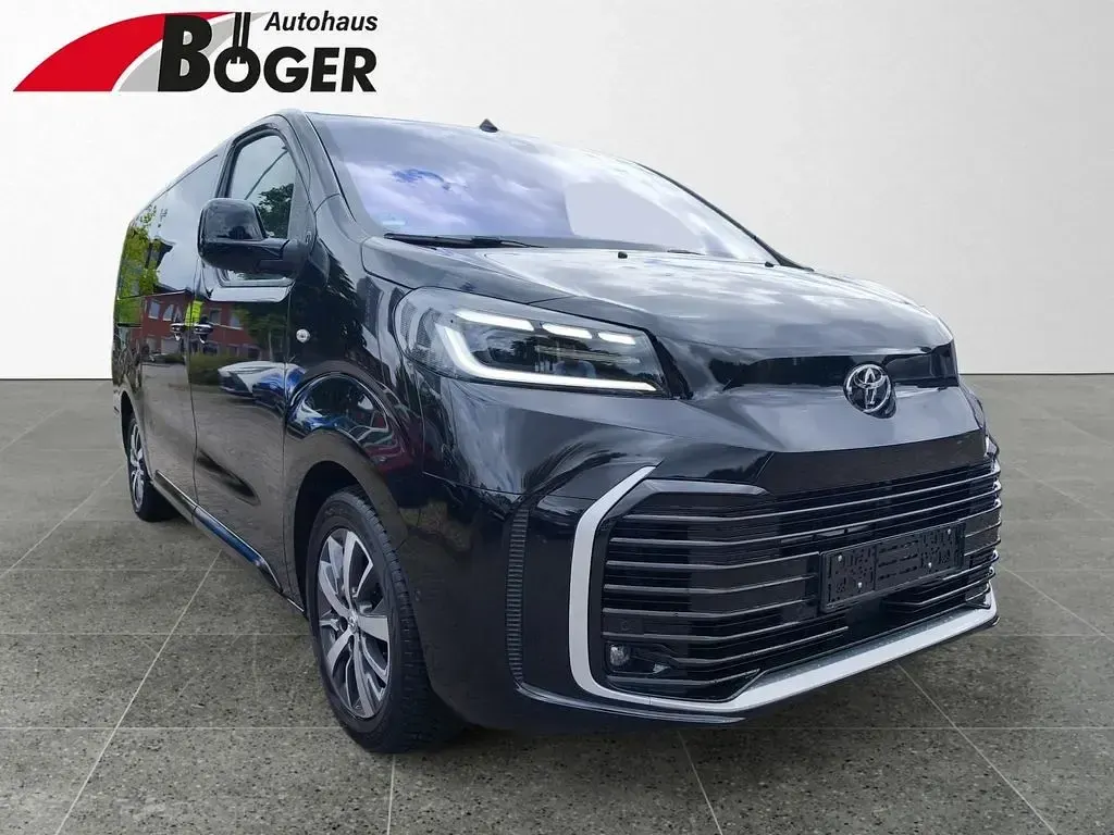 Gebraucht Toyota Proace Verso Team 177 PS (130 kW) 2024 Graphitschwarz metallic Kombi