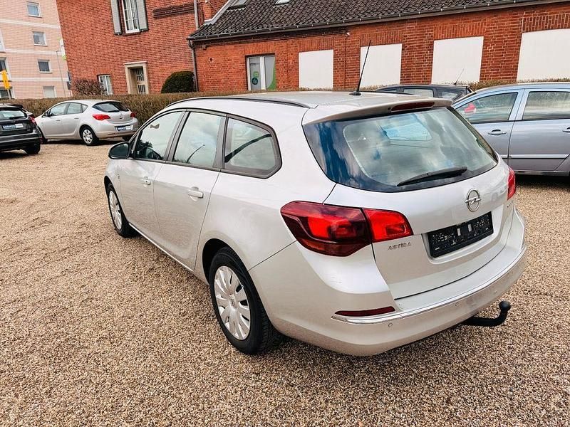 Gebraucht Opel Astra Selection 101 PS (74 kW) 2013 Silber Kombi