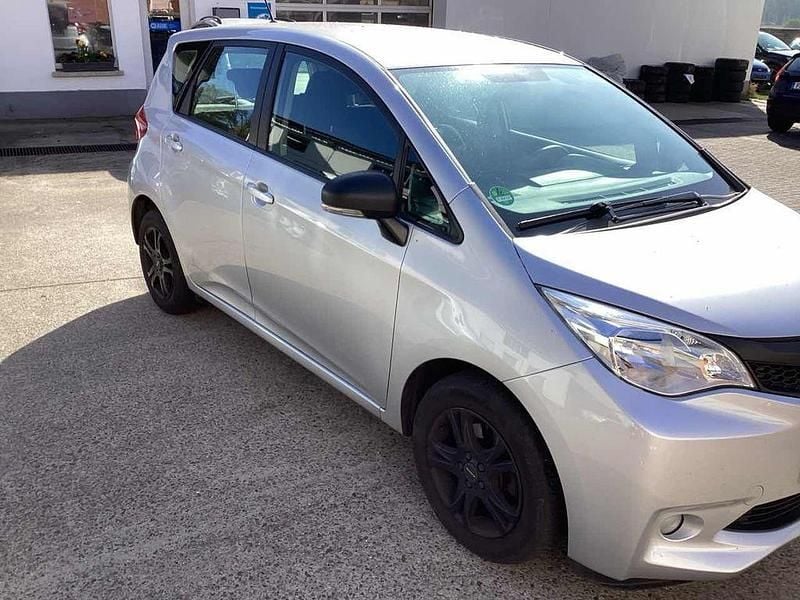 Gebraucht Subaru Trezia Active 99 PS (72 kW) 2013 Silber Kleinwagen