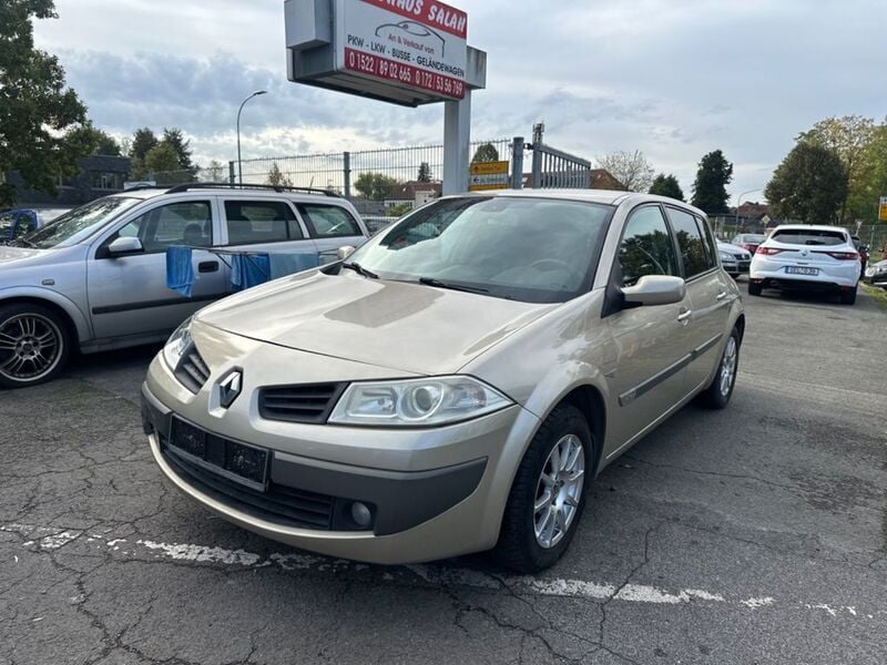 Beige Gebraucht 2006 Renault Mégane II Avantage Limousine | 2.200 € (Fairer Preis) - Bild 1/4