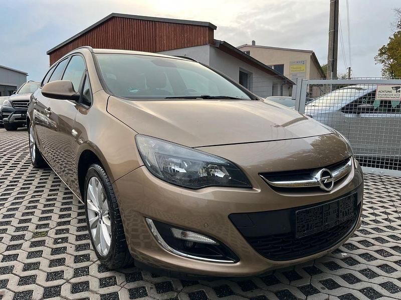 Braun Gebraucht 2013 Opel Astra Active Kombi | 5.900 € (Fairer Preis) - Bild 1/4