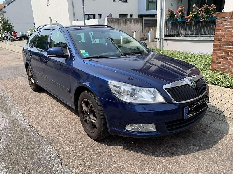 Blau Gebraucht 2013 Skoda Octavia Ambiente Kombi | 4.500 € (Superpreis) - Bild 1/4