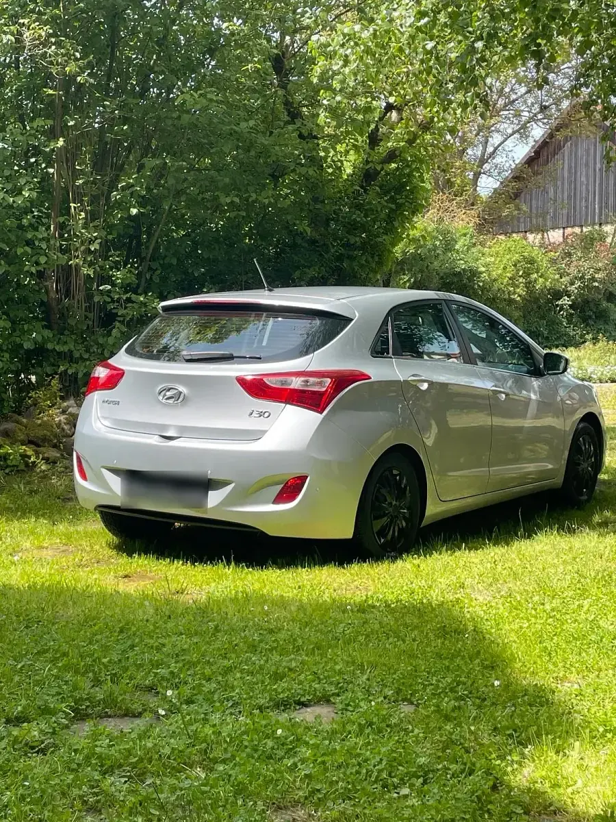 Gebraucht Hyundai i30 Trend 135 PS (99 kW) 2013 Grau Limousine