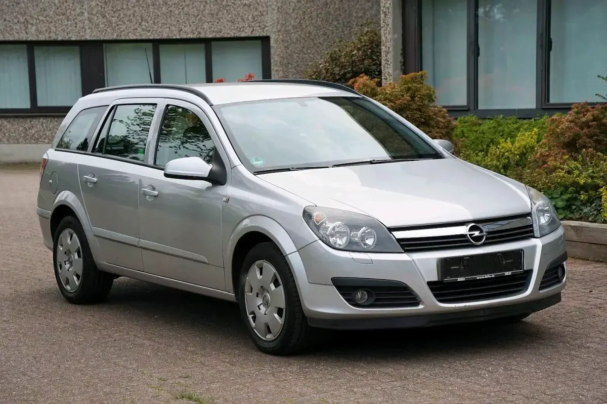 Usado Opel Astra Edition 105 HP (77 kW) 2006 Prateado Carrinha