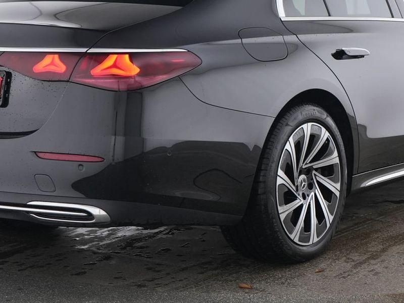 Gebraucht Mercedes E300 Premium 313 PS (230 kW) 2024 Schwarzlack obsidianschwarz (metallic) Limousine