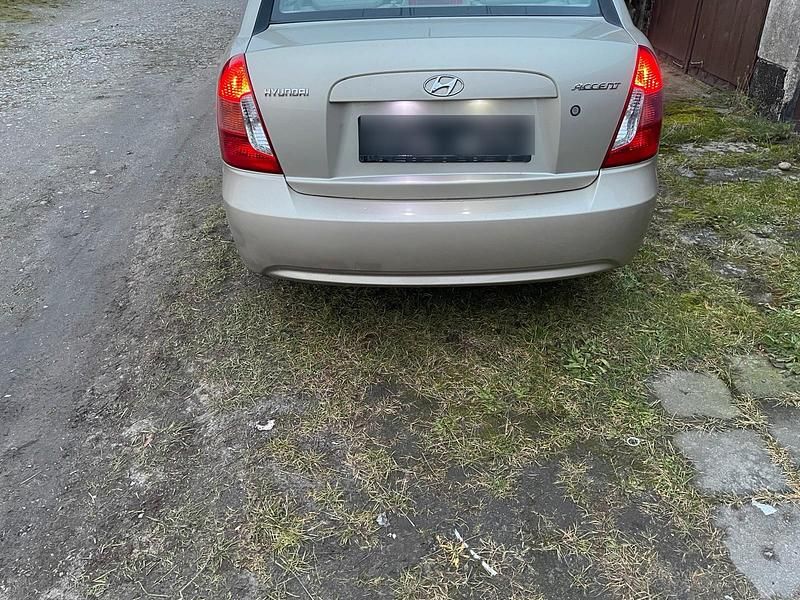 Gold Gebraucht 2009 Hyundai Accent Limousine | 2.200 € (Fairer Preis) - Bild 1/4