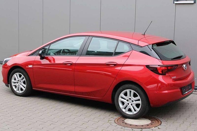 Gebraucht Opel Astra Edition 110 PS (80 kW) 2021 Peperoncino red Limousine