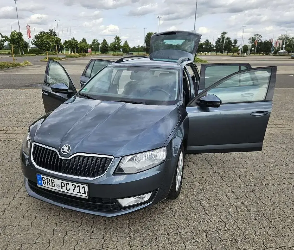 Gebraucht Skoda Octavia Elegance 150 PS (110 kW) 2014 Grau Kombi