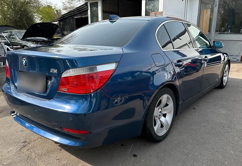 Gebraucht BMW 520 170 PS (125 kW) 2004 Blau Limousine