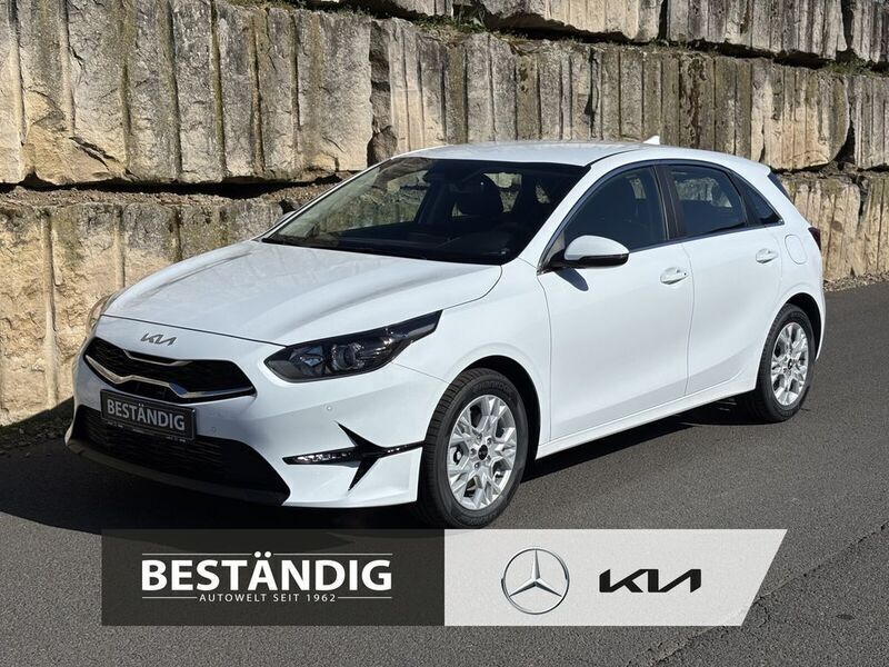 Carraraweiss Neu 2025 Kia Ceed Limousine | 22.490 € (Fairer Preis) - Bild 1/4