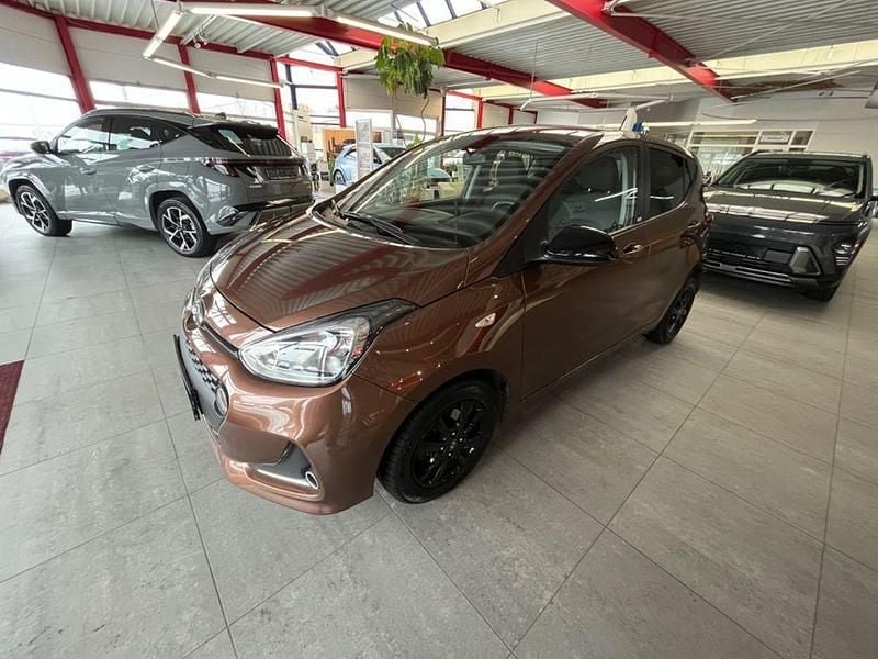Braun Gebraucht 2019 Hyundai i10 YES! Kleinwagen | 8.990 € (Fairer Preis) - Bild 1/4