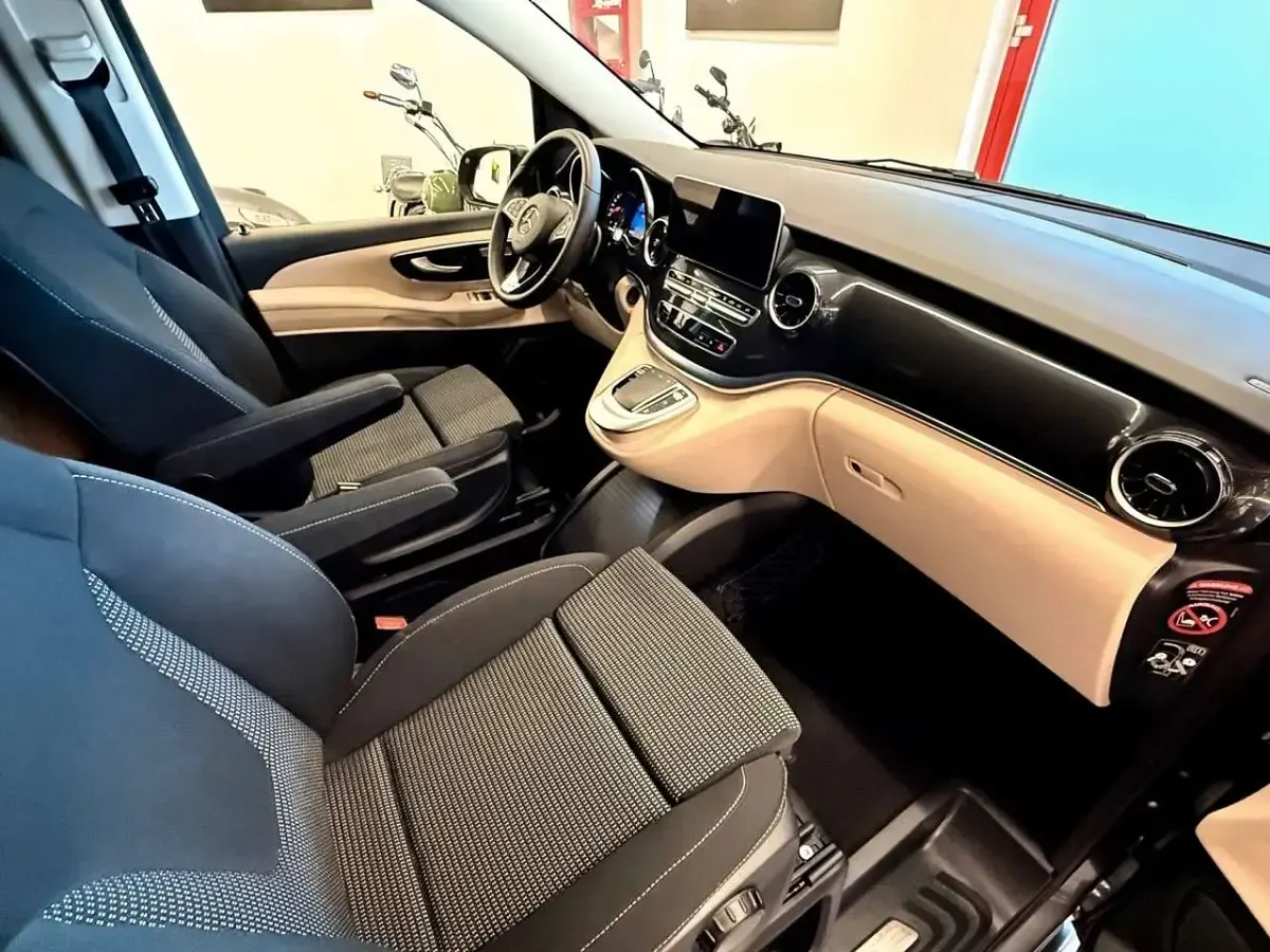 Gebraucht Mercedes V300 Marco Polo 237 PS (174 kW) 2023 Grau Van / Kleinbus