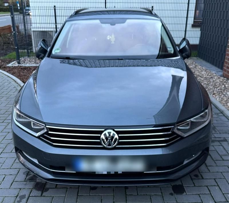 Grau Gebraucht 2015 VW Passat Kombi | 11.500 € (Guter Preis) - Bild 1/4
