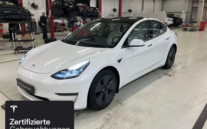 Weiß Gebraucht 2021 Tesla Model 3 Long Range RWD Limousine | 26.500 € (Teuer) - Bild 1/4