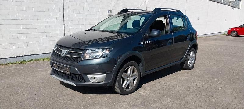Grau Gebraucht 2016 Dacia Sandero Prestige Kleinwagen | 5.899 € (Fairer Preis) - Bild 1/4