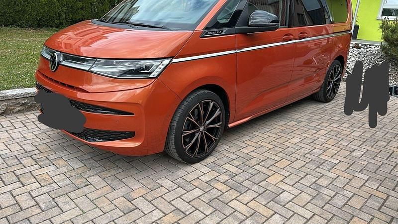 Second-hand VW Multivan Style 204 CP (150 kW) 2022 Portocaliu Monovolum