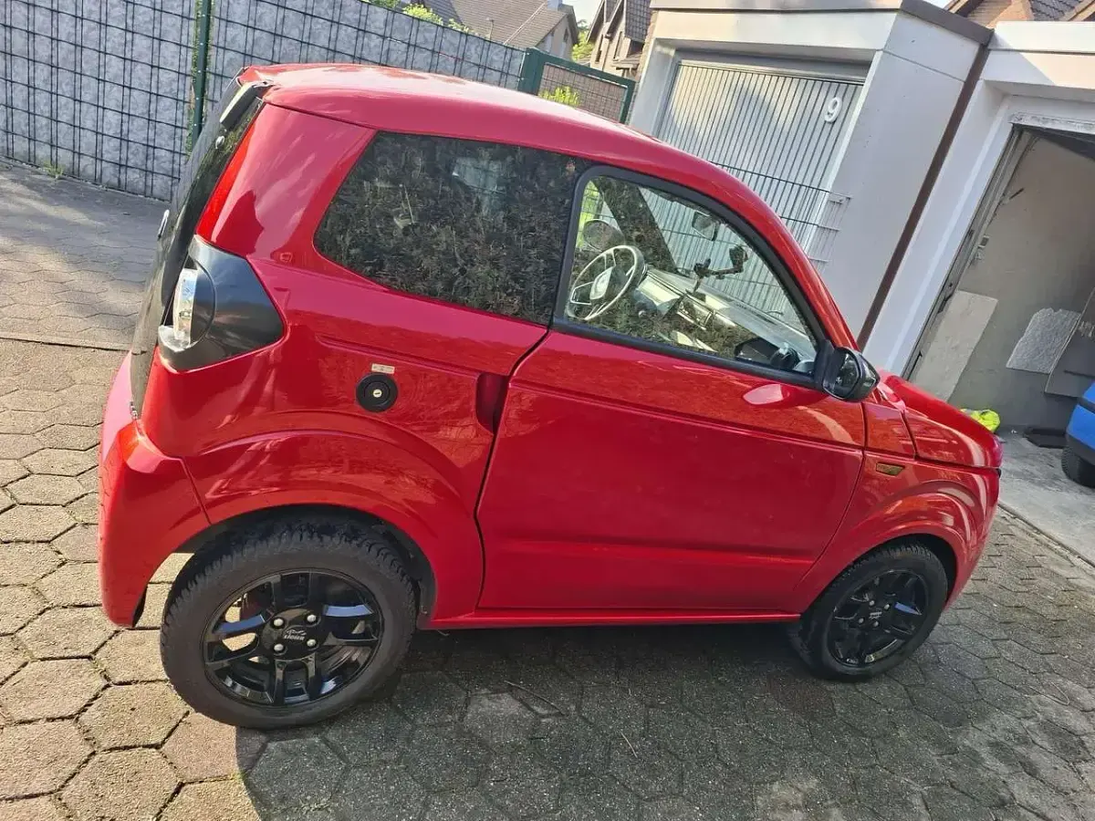 Gebraucht Ligier Myli 61 PS (44 kW) 2025 Rot Kleinwagen