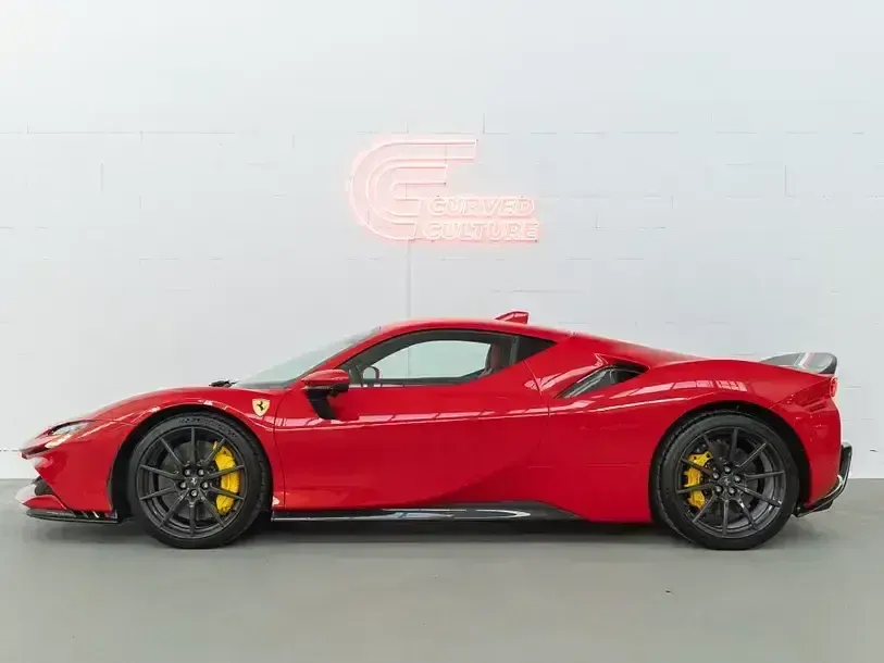 Second-hand Ferrari SF90 999 CP (734 kW) 2023 Roșu
