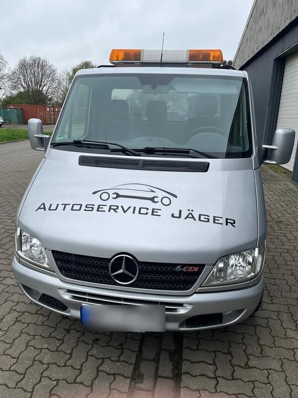 Silber Gebraucht 2005 Mercedes 316 Van | 22.800 € - Bild 1/4