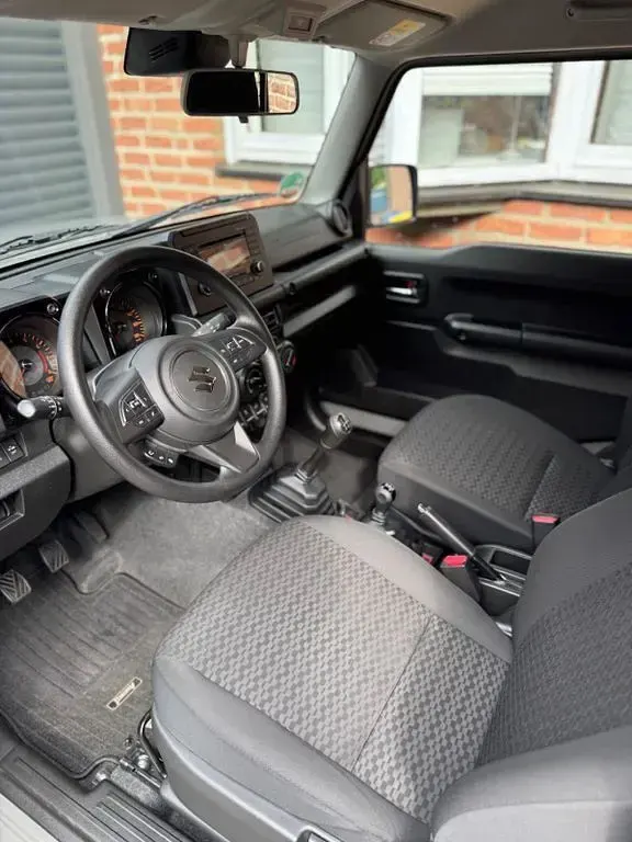 Occasion Suzuki Jimny 102 ch (75 kW) 2023 Gris SUV