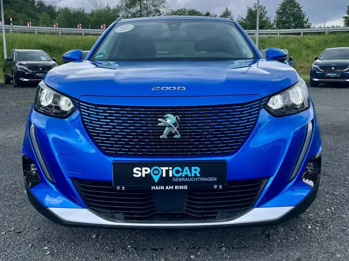 Gebraucht Peugeot e-2008 Allure 100 kW (136 PS) 2022 Blau SUV