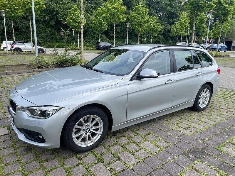 Silber Gebraucht 2018 BMW 318 Kombi | 15.350 € (Superpreis) - Bild 1/4