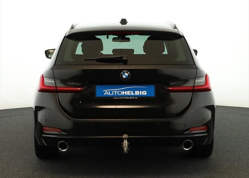 Gebraucht BMW 320 190 PS (139 kW) 2022 Saphirschwarz metallic Kombi