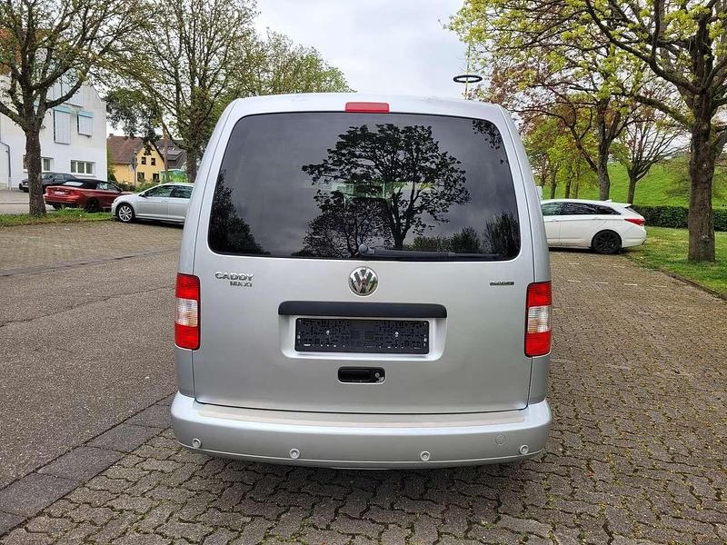 Gebraucht VW Caddy Maxi Life Team 109 PS (80 kW) 2010 Reflexsilber metallic Van / Kleinbus