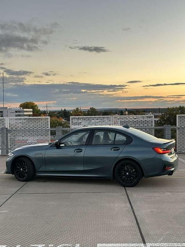 Gebraucht BMW 330e Advantage 292 PS (214 kW) 2019 Andere farben Limousine