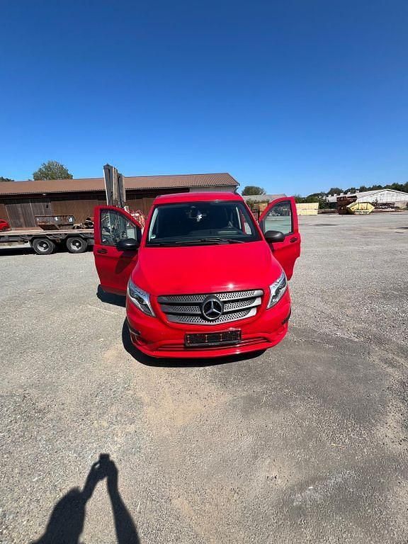 Rot Gebraucht 2015 Mercedes V250 Marco Polo Van / Kleinbus | 29.000 € (Superpreis) - Bild 1/4