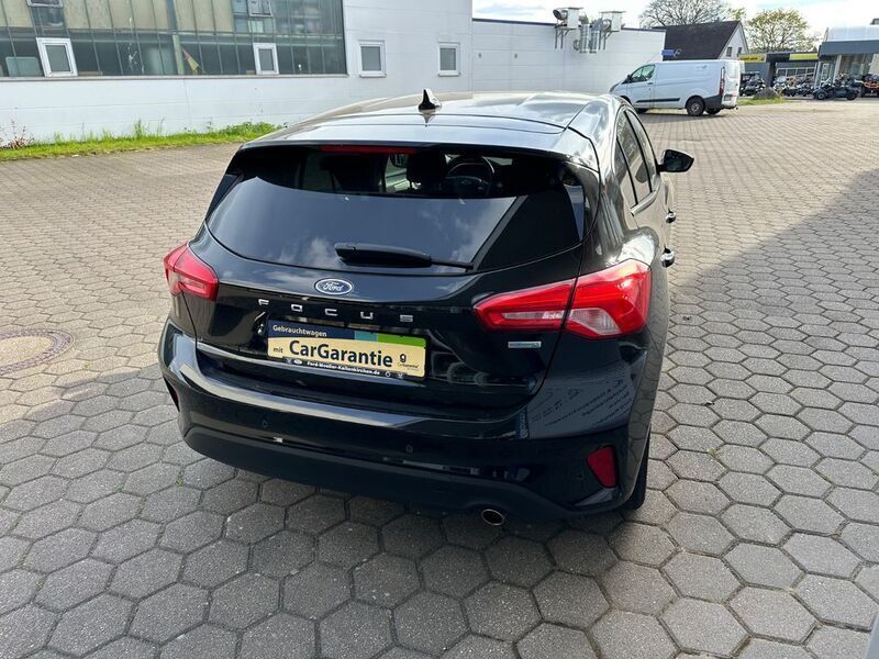 Gebraucht Ford Focus Cool & Connect 101 PS (74 kW) 2019 Iridiumschwarz metallic (metallic) Limousine