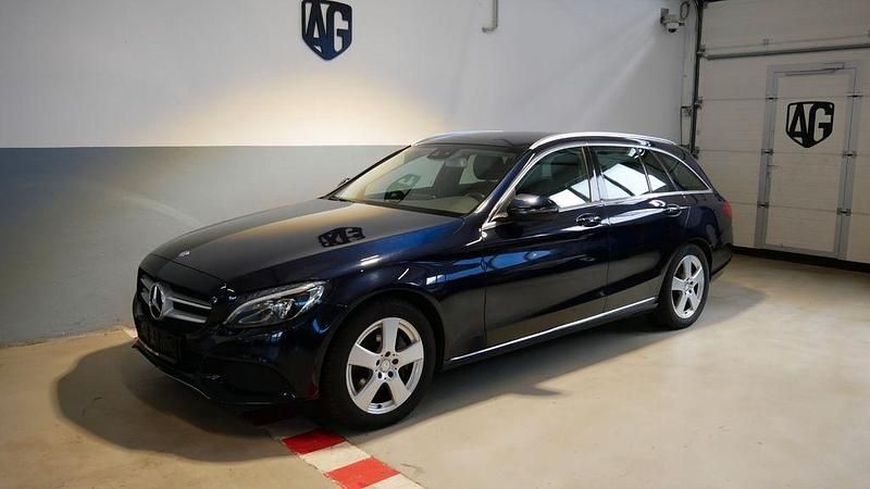 Gebraucht Mercedes C250 204 PS (150 kW) 2016 Blau Kombi