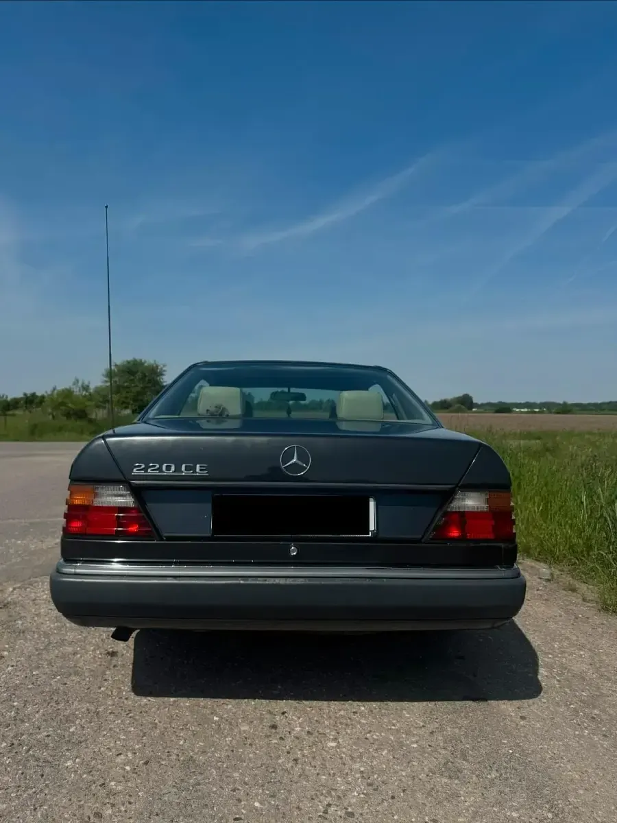 Gebraucht Mercedes 220 150 PS (110 kW) 1993 Schwarz Coupé