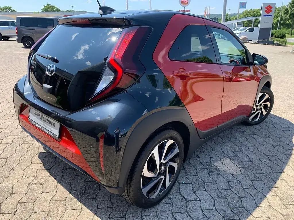Gebraucht Toyota Aygo X Team 72 PS (52 kW) 2024 Rot SUV