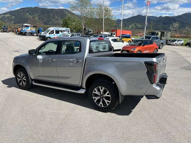 Gebraucht Isuzu D-Max 163 PS (119 kW) 2024 Mercury silver Pickup