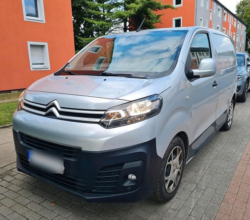 Grau Gebraucht 2017 Citroën Jumpy Van / Kleinbus | 5.950 € - Bild 1/4