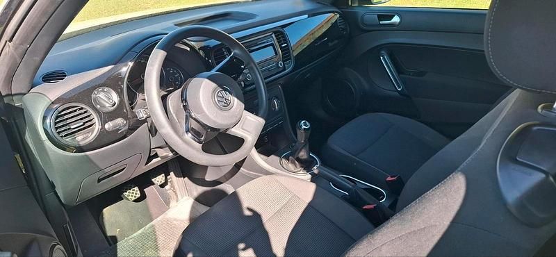 Gebraucht VW Beetle 105 PS (77 kW) 2011 Schwarz Kleinwagen