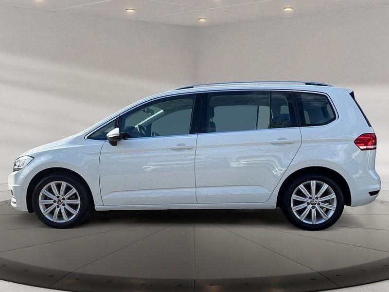Gebraucht VW Touran Highline 150 PS (110 kW) 2021 Weiß Van / Kleinbus