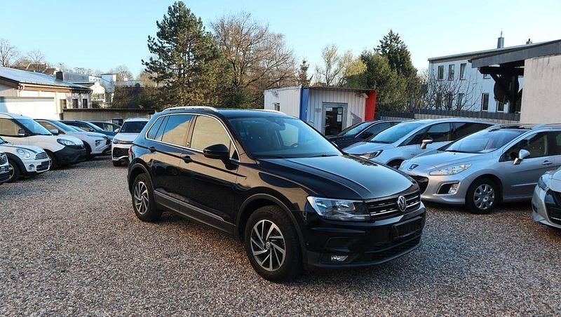 Gebraucht VW Tiguan Sound 125 PS (91 kW) 2017 Schwarz (metallic) SUV