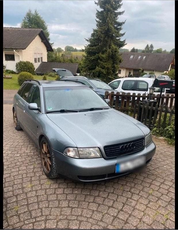 Silber Gebraucht 1997 Audi A4 Kombi | 2.300 € (Fairer Preis) - Bild 1/4