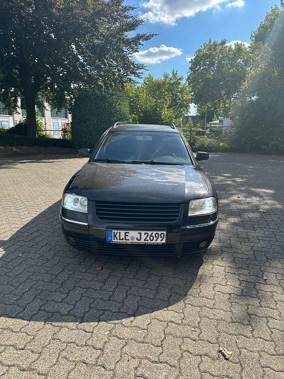 Schwarz Gebraucht 2002 VW Passat Highline Kombi | 1.599 € (Guter Preis) - Bild 1/4