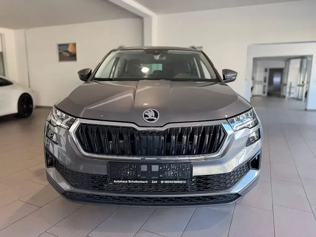 Gebraucht Skoda Karoq Selection 150 PS (110 kW) 2025 Graphite grey SUV