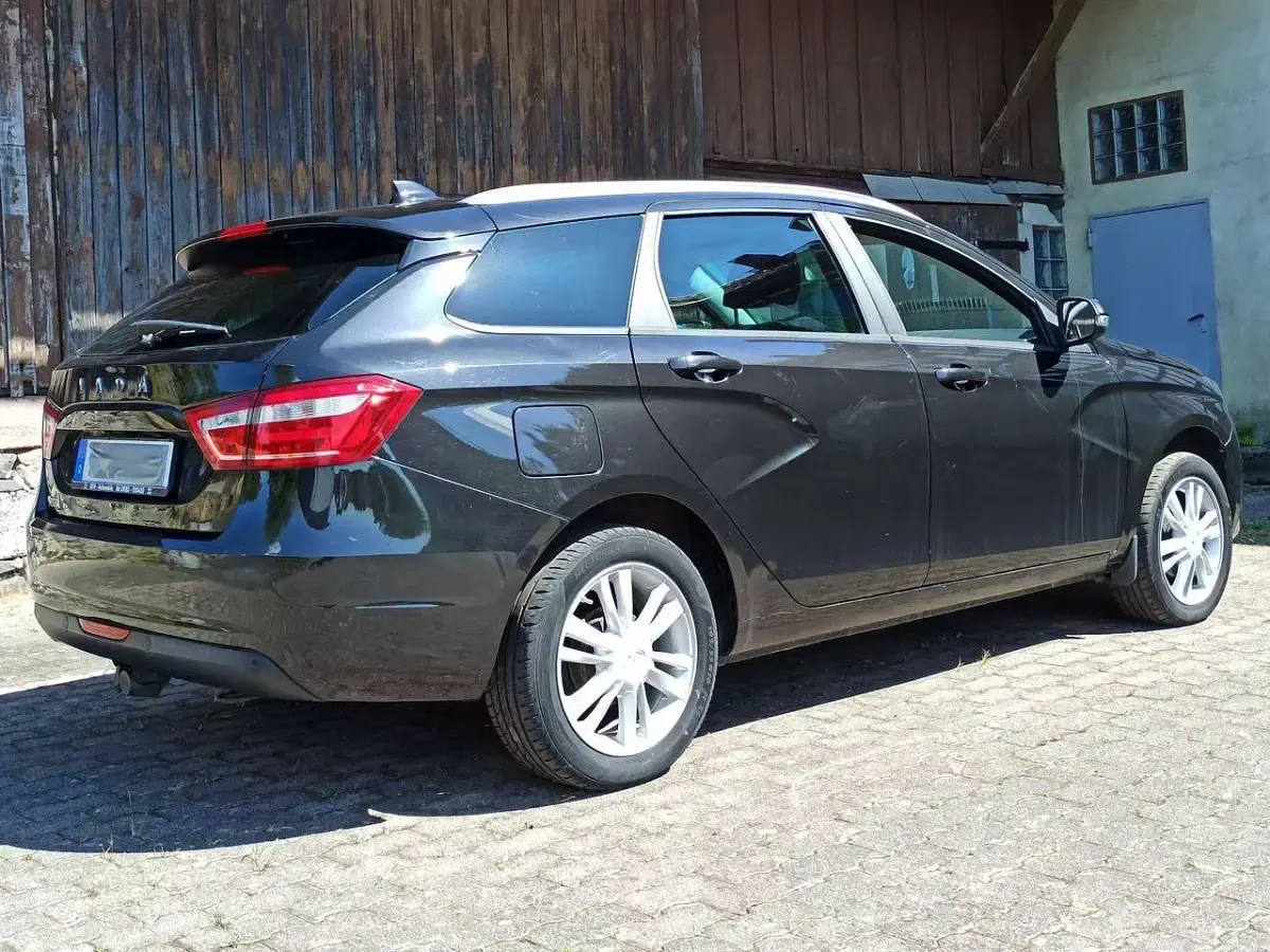 Gebraucht Lada Vesta 102 PS (75 kW) 2020 Schwarz Kombi