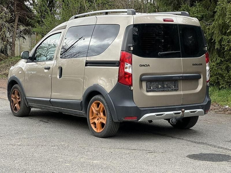 Gebraucht Dacia Dokker Stepway 131 PS (96 kW) 2019 Beige Van / Kleinbus