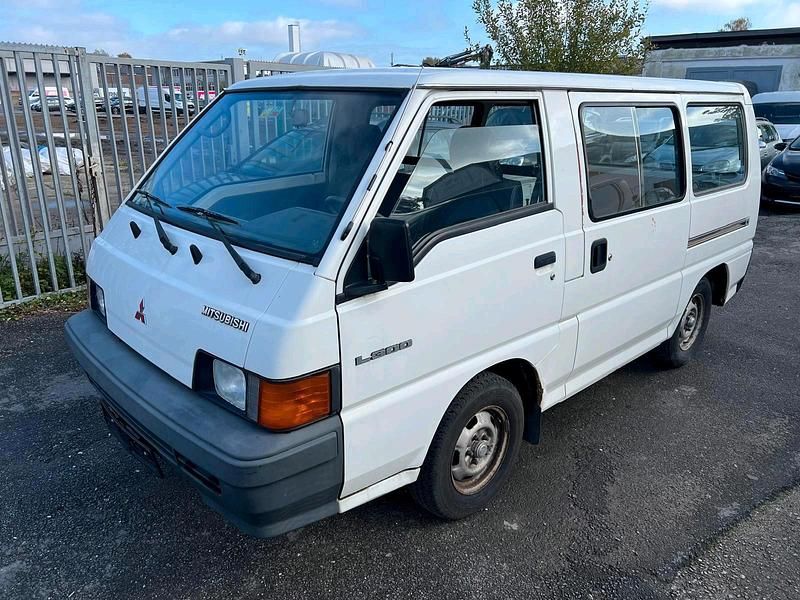 Weiß Gebraucht 1990 Mitsubishi L300 Van / Kleinbus | 2.700 € - Bild 1/4