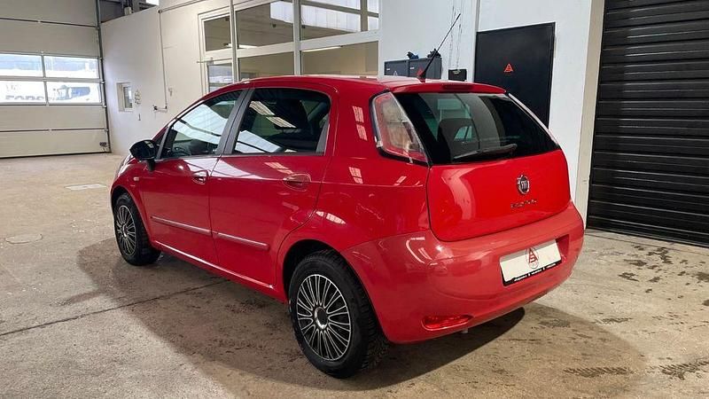 Gebraucht Fiat Punto Pop 75 PS (55 kW) 2013 Rot Kleinwagen